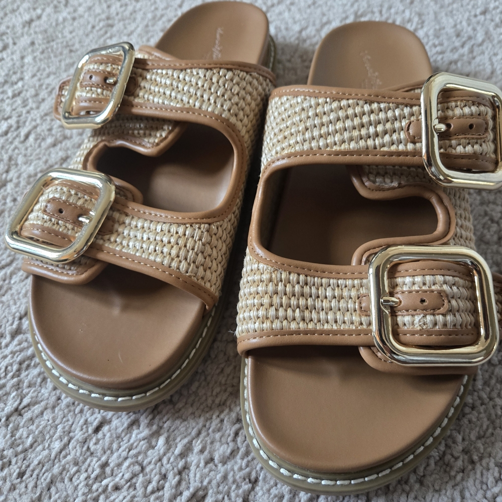 Target Universal Threads NWOT Tan and Cream Sandals with Gold Buckles